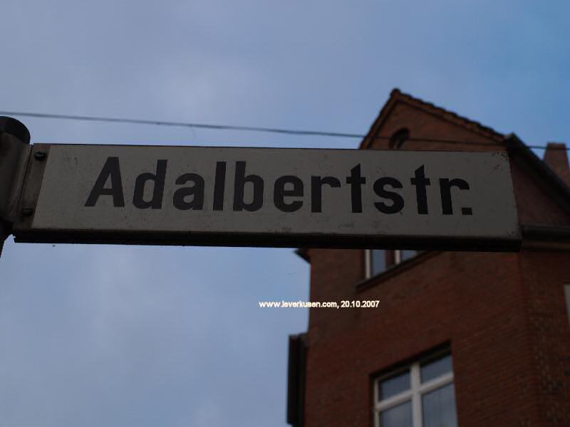 Foto der Adalbertstraße: Straßenschild Adalbertstr.