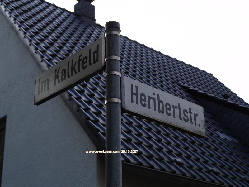 Foto der Heribertstr.: Straßenschild Heribertstr.