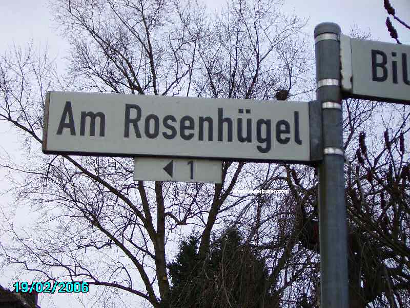 Foto der Am Rosenhügel: Straßenschild Rosenhügel