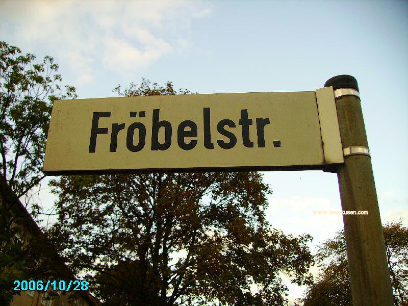 Foto der Fröbelstr.: Straßenschild Fröbelstr.