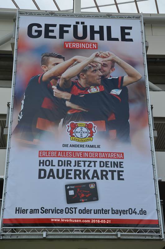 Bayer.-Werbung am Stadion