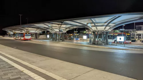 Zeitumstellung und erweiterte Nachtlinien zu Allerheiligen: Das müssen Fahrgäste in Leverkusen wissen