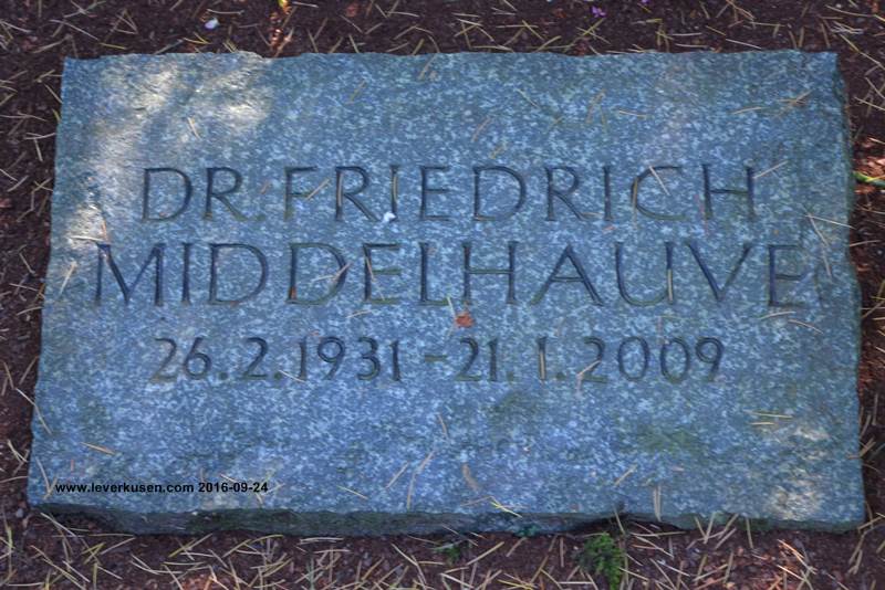 Friedrich Middelhauve, Grabstein