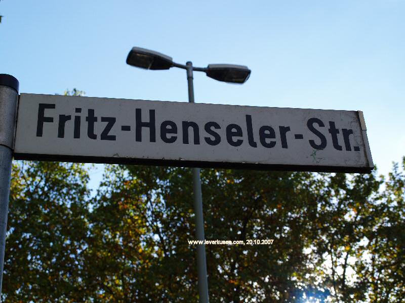 Foto der Fritz-Henseler-Str.: Straßenschild Fritz-Henseler-Str.