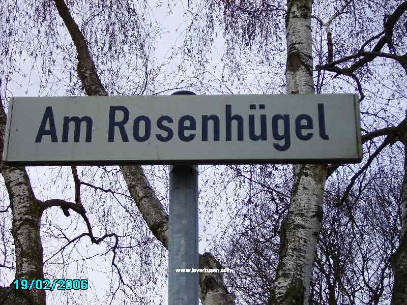Foto der Am Rosenhügel: Straßenschild Rosenhügel