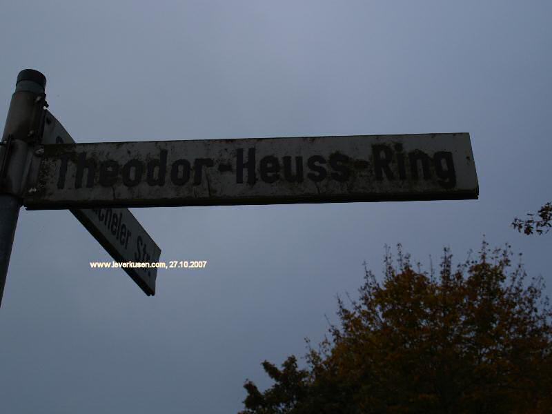 Straßenschild Theodor-Heuss-Ring