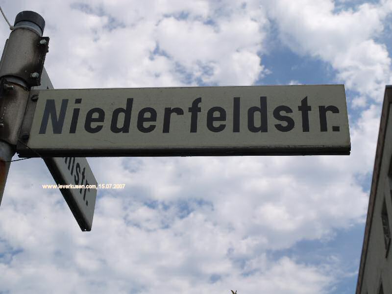 Straßenschild Niederfeldstr.