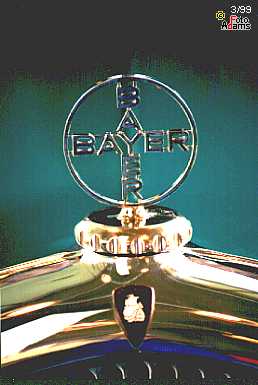 Bayer-Kreuz als Kühlerfigur (15 k)