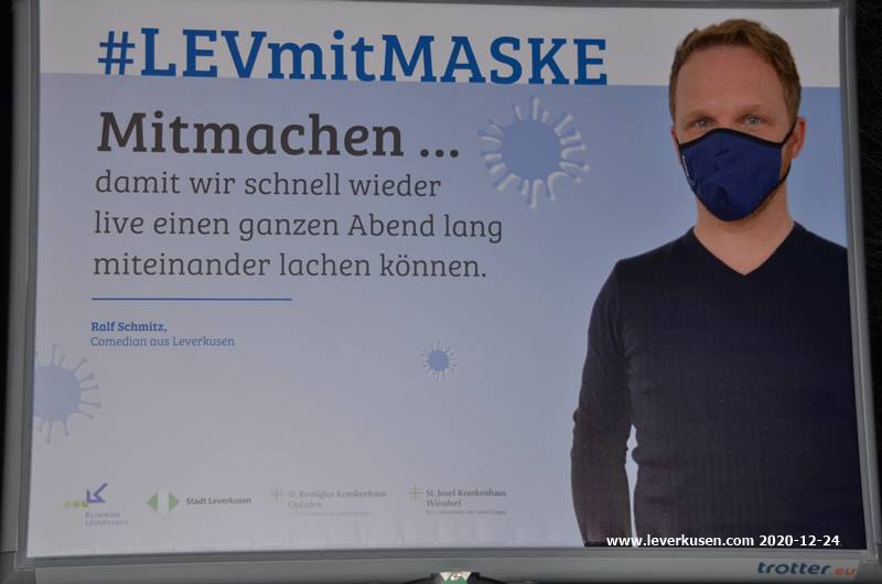 Ralf Schmitz mit Maske