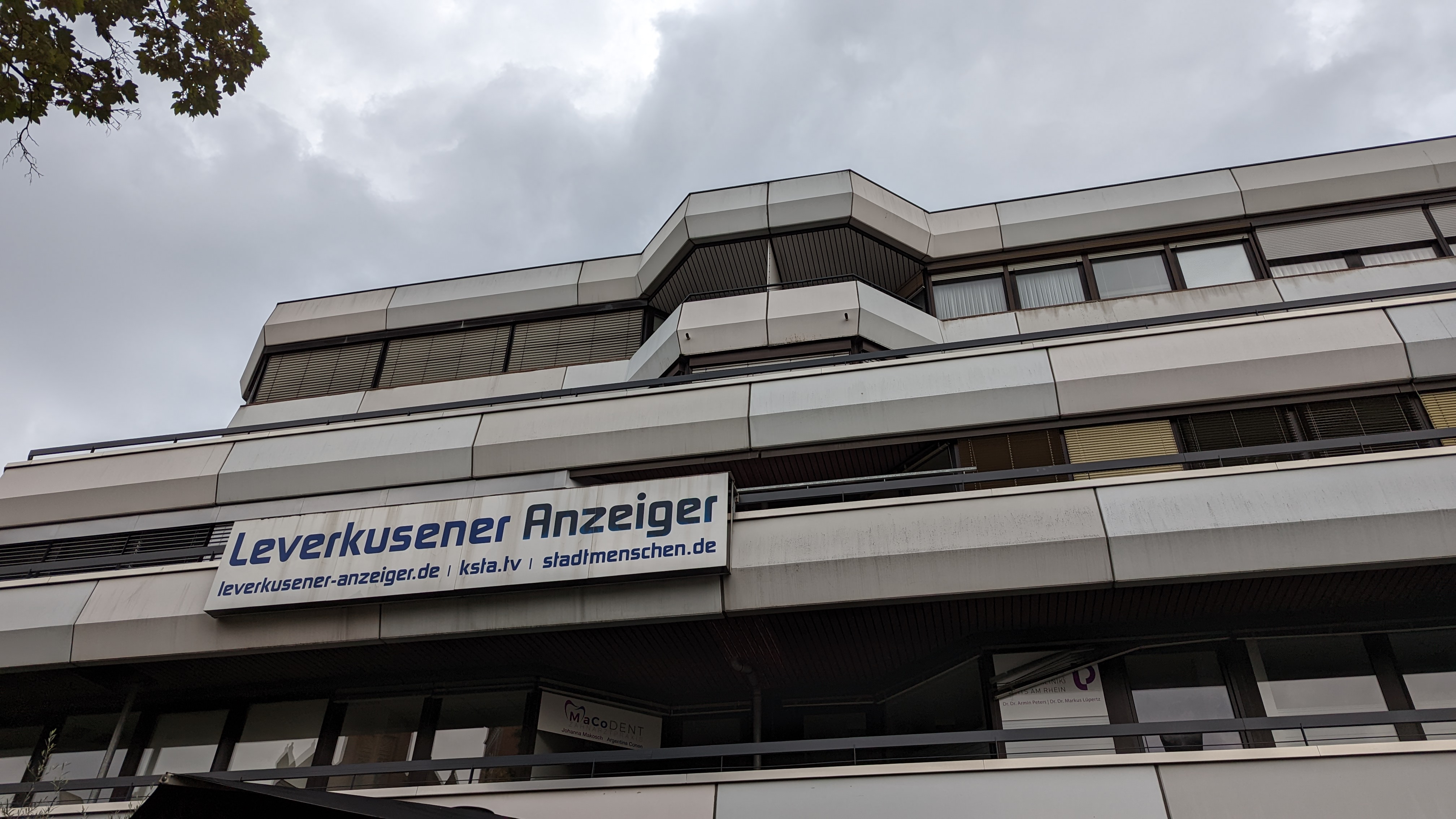 Zu sehen ist das Büro- und Wohngebäude in Leverkusen-Wiesdorf, in dem die Lokalredaktion des Kölner-Stadt-Anzeiger für Leverkusen untergebracht ist.