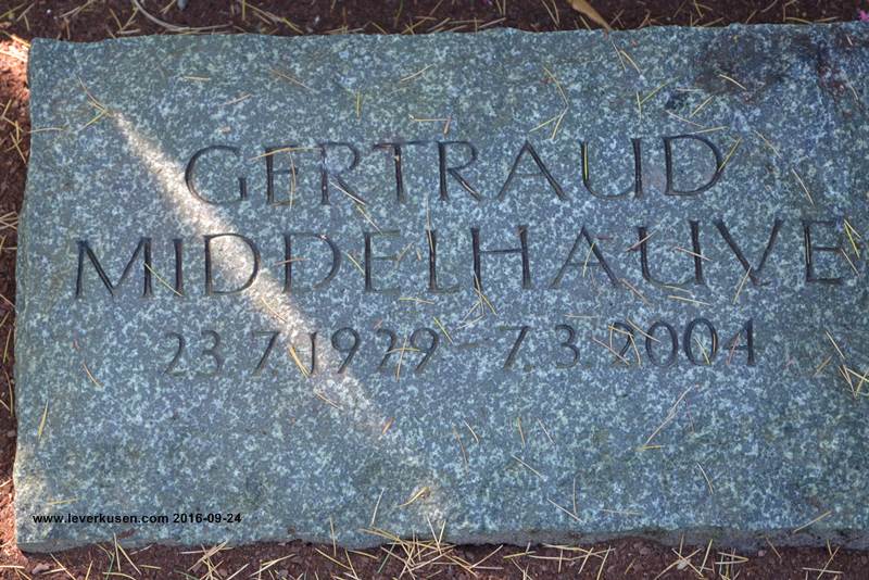 Gertraud Middelhauve, Grabstein